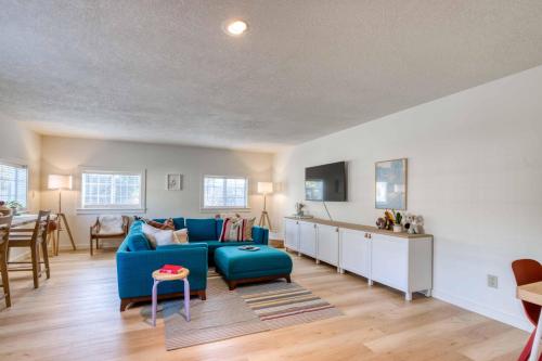 Saltbox Cottage Meredith Lodging — 4-Star Luxury Hotel in Seaside, United States