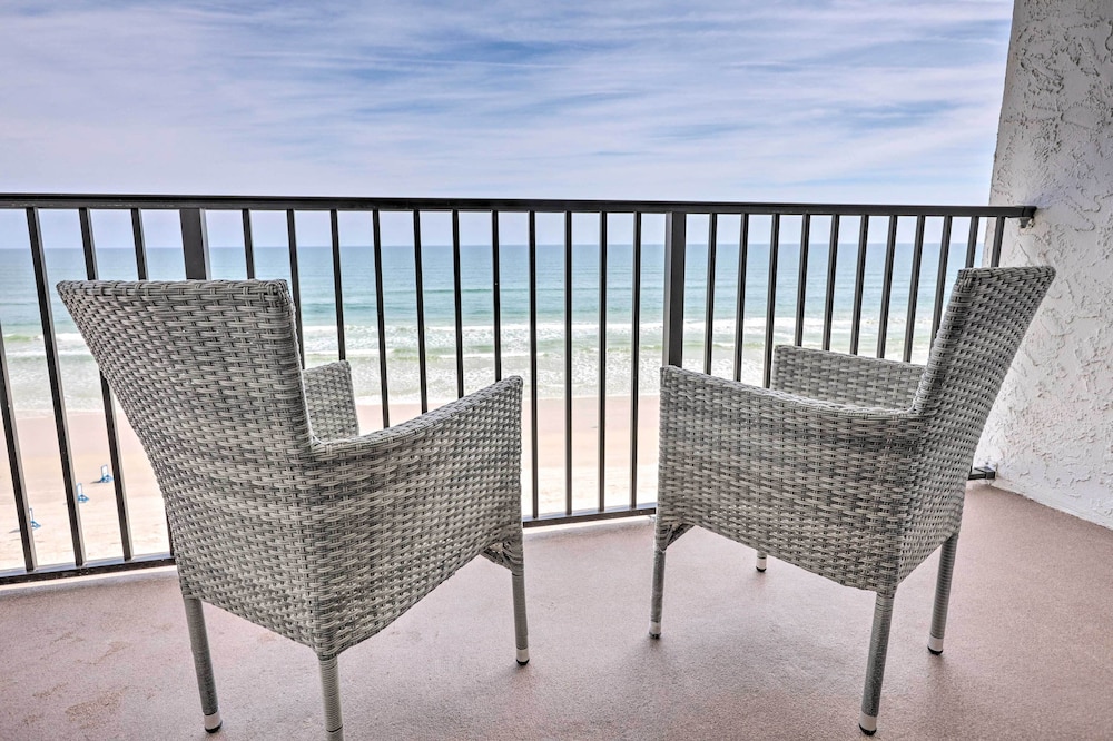 Oceanfront Retreat w Beach & Resort Access - photo 16