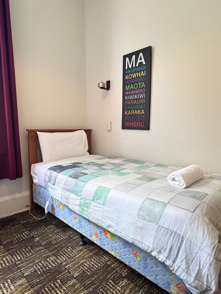 Gladstone Hotel - carbon neutral hotel in Unknown City