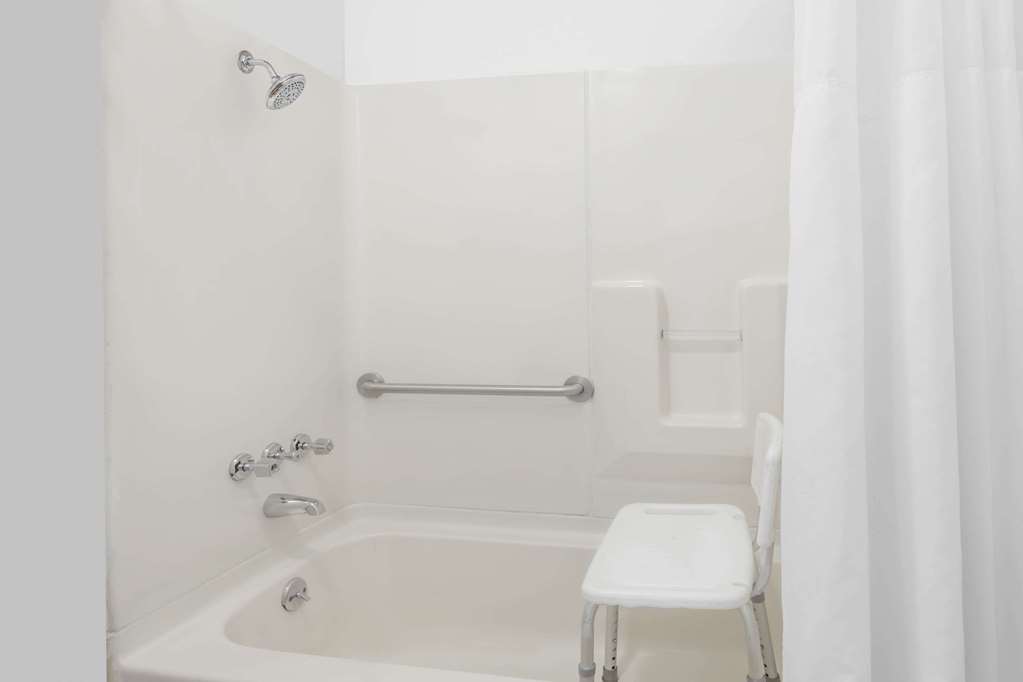 Days Inn by Wyndham Greensboro Airport - photo 17