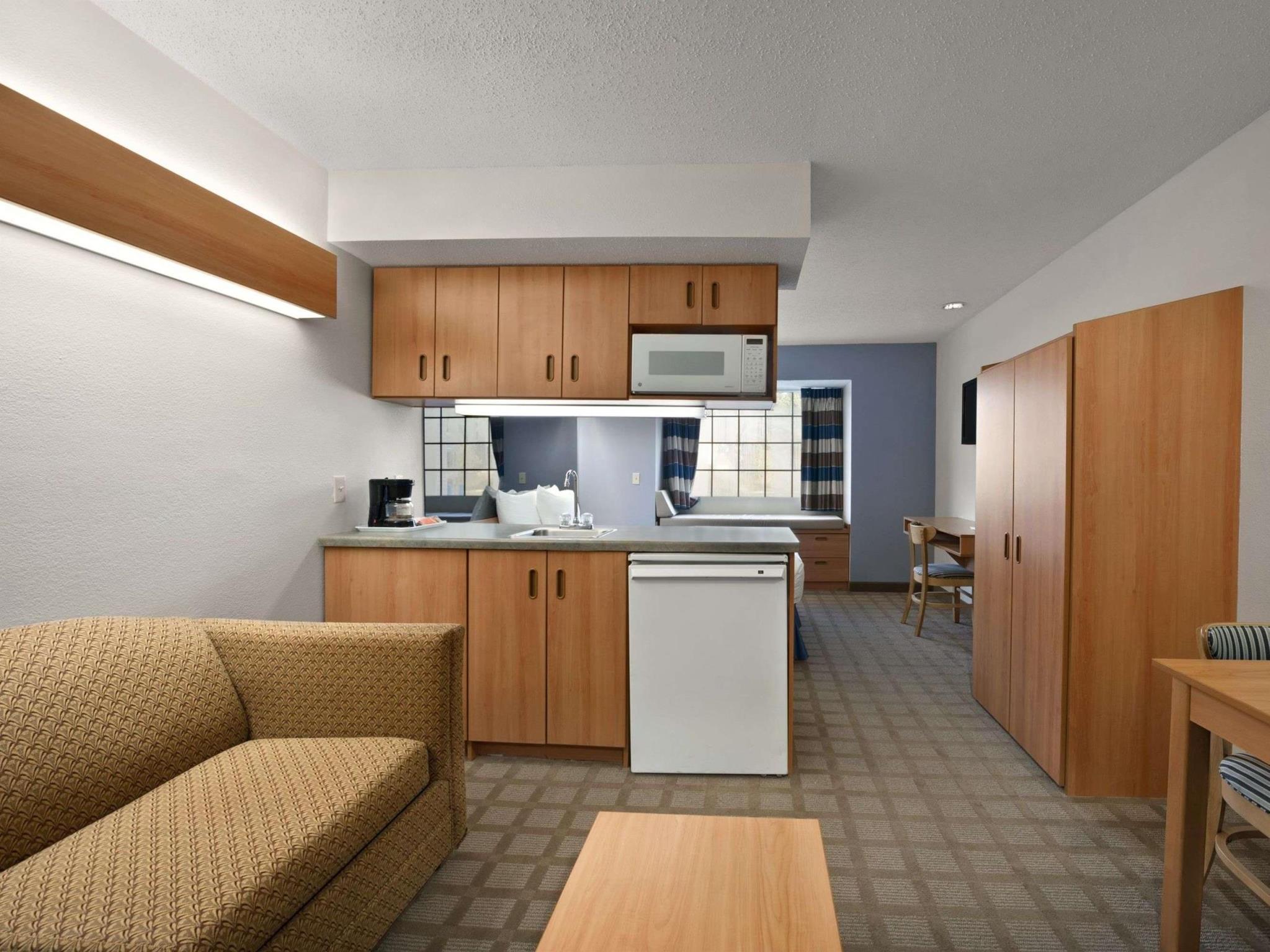 Microtel Inn & Suites by Wyndham Ponchatoula Hammond - photo 13