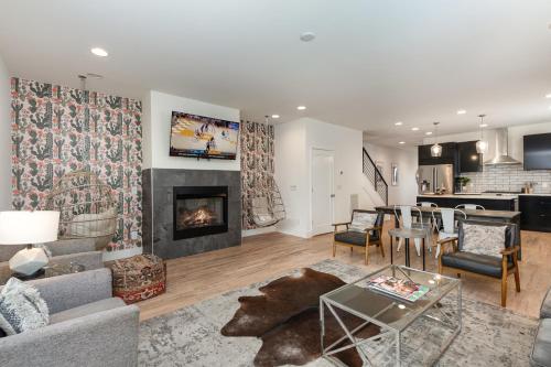 Hurst House 4 Stylish Homes Mins to Germantown — 4-Star Luxury Hotel in Nashville, United States