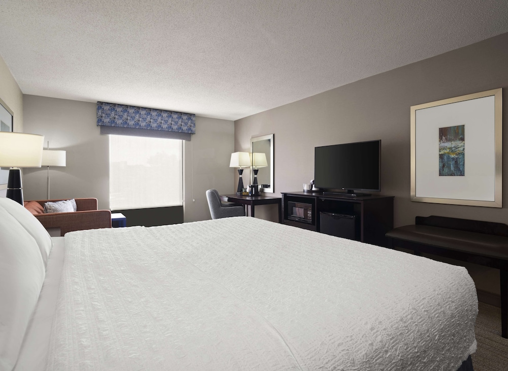 Hampton Inn & Suites Arundel Mills Baltimore - photo 32