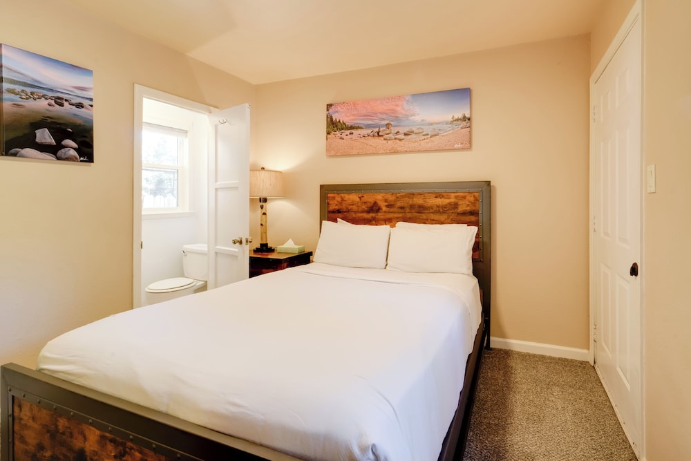 Walk to Beach: Mourelatos Lakeshore Resort Condo - photo 13