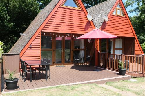 Chalet Number 9 Kingsdown Holiday Park — 4-Star Luxury Hotel in Deal, United Kingdom