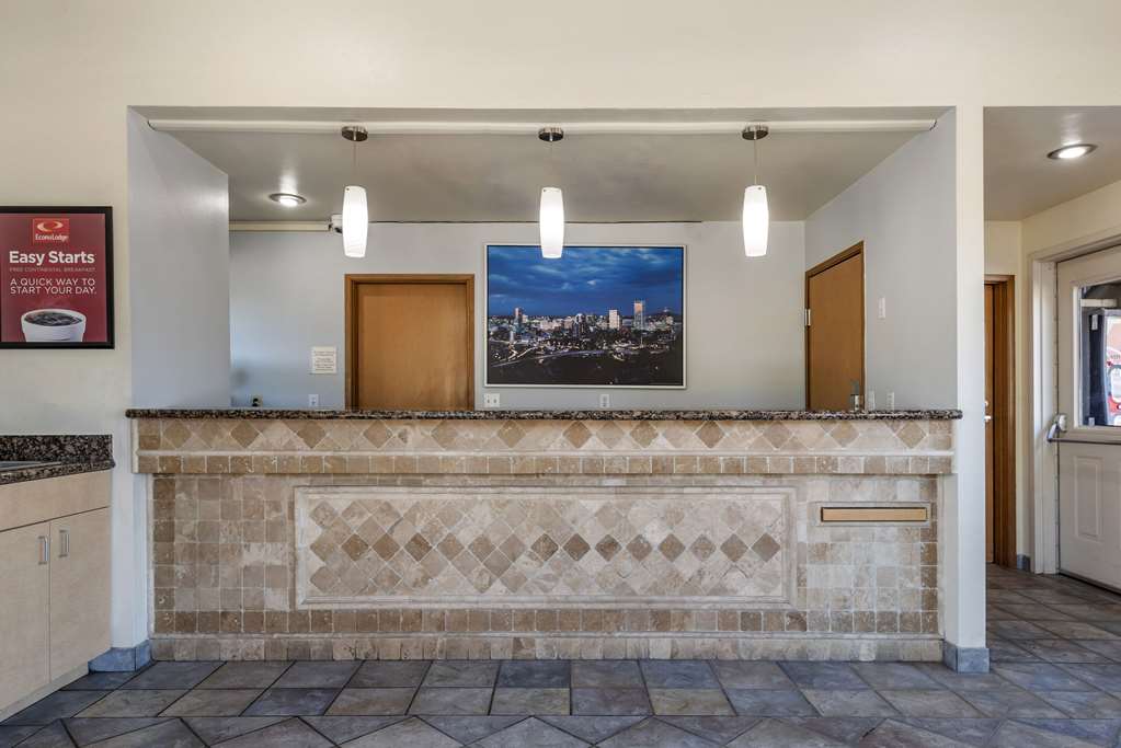 Econo Lodge Portland Airport - photo 3