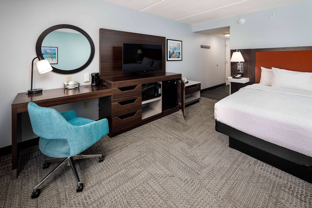 Hampton Inn & Suites Navarre - photo 10