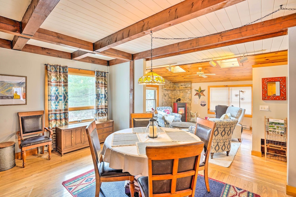 Berkshires Getaway Less Than 1 Mi Skiing and Hiking — 4-Star Luxury Hotel in Shelburne Falls, United States