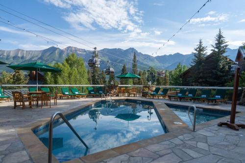 Mountain Village Getaway With Pool Hot Tub — Telluride