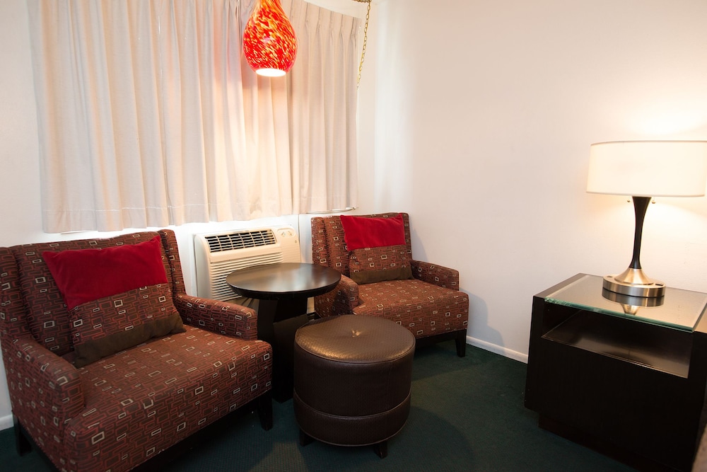 Cougar Land Motel - photo 16