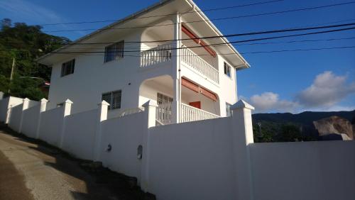 Jbillaselfcatering — 4-Star Luxury Hotel in Beau Vallon, Seychelles