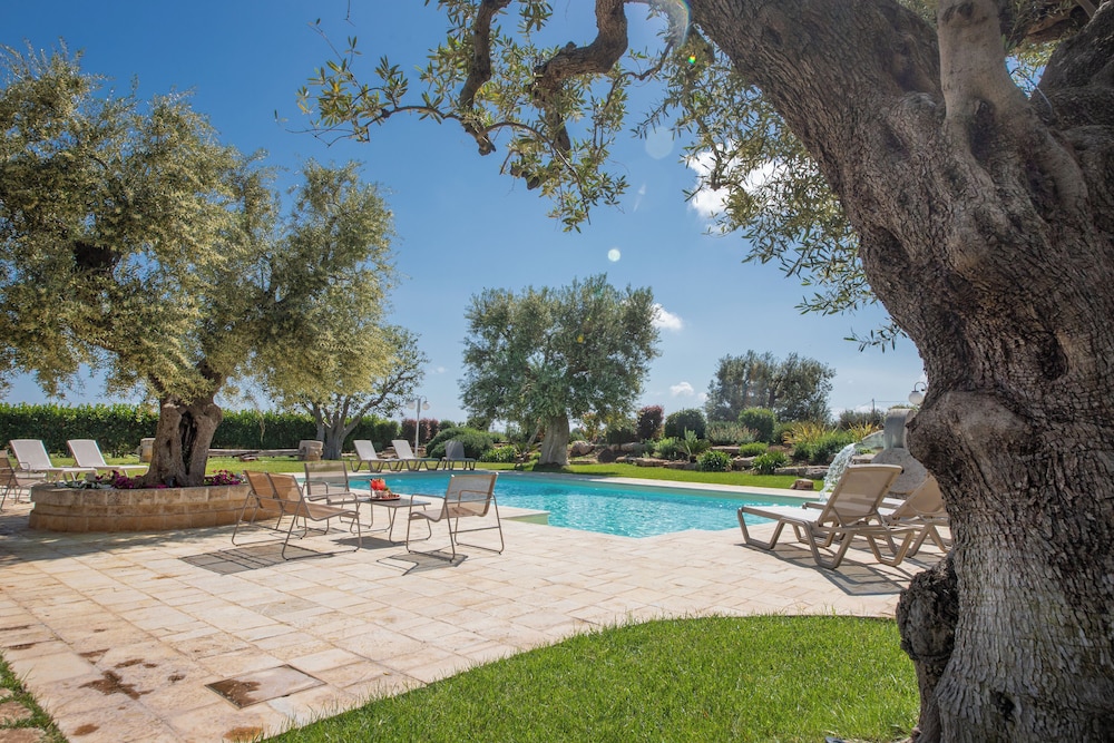 Agriturismo Masseria Galleppa — 4-Star Luxury Hotel in Monopoli, Italy
