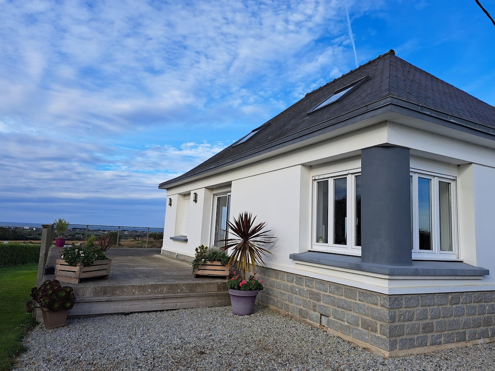 Sleeps 4 180deg Panoramic sea View Cleder formerly TUI Ferienhaus — 4-Star Luxury Hotel in Cleder, France