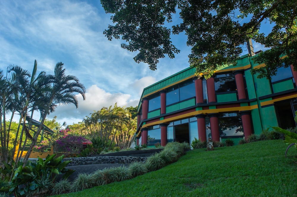 Lake Arenal Hotel Brewery & Farm — Tilaran — photo 2
