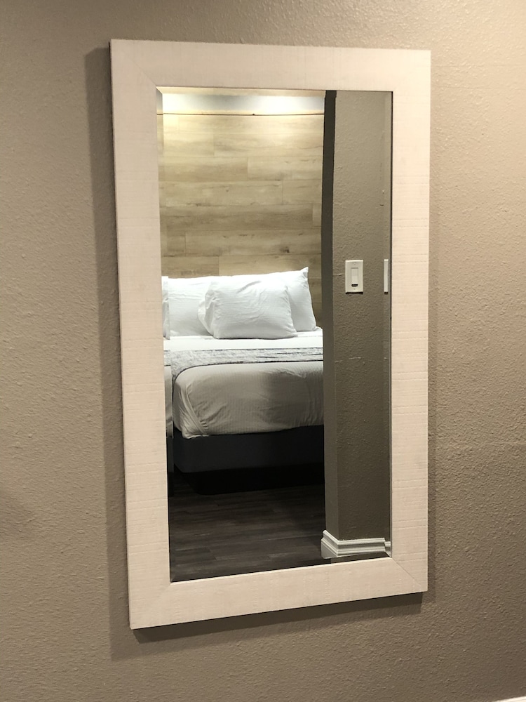 Anaheim Executive Inn & Suites - photo 88