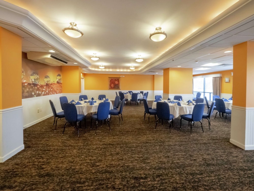 DoubleTree by Hilton Hotel Buffalo Amherst - photo 36