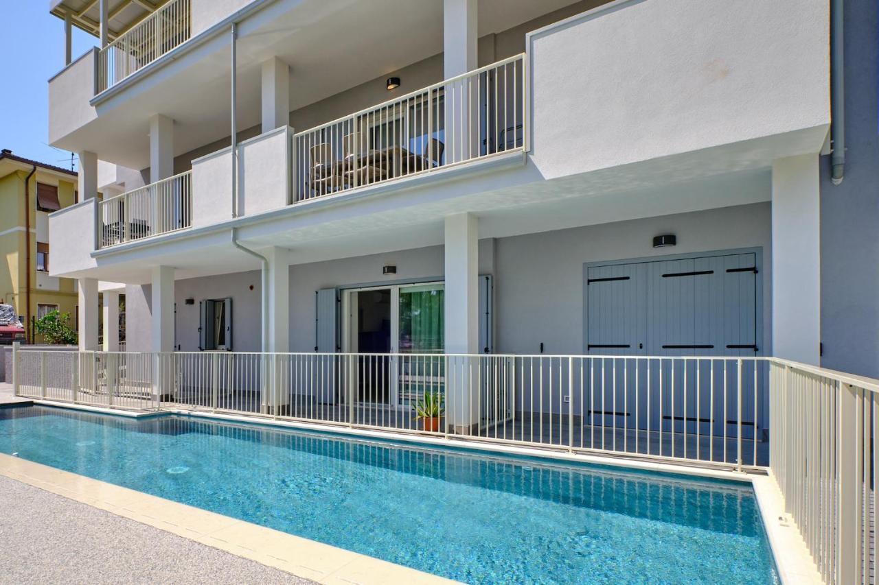 Apartmentsgarda Residenza Monte Baldo Garda — 4-Star Luxury Hotel in Garda, Italy