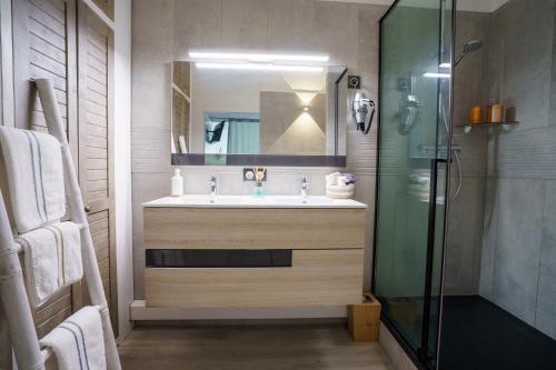 Oasis de détente Appartement Le Colibri Blanc — 4-Star Luxury Hotel in Saint-Francois, Guadeloupe