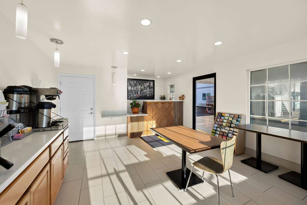 Super 8 by Wyndham Crescent City - photo 10