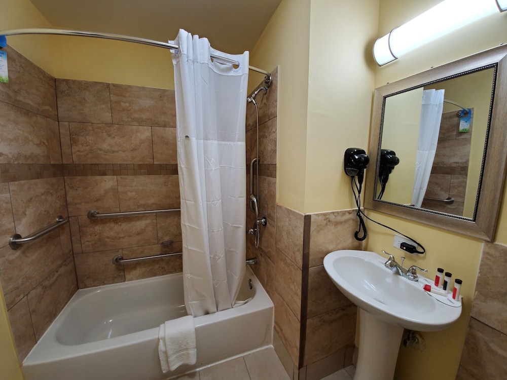 Days Inn by Wyndham Atlanta Southlake Morrow - photo 18