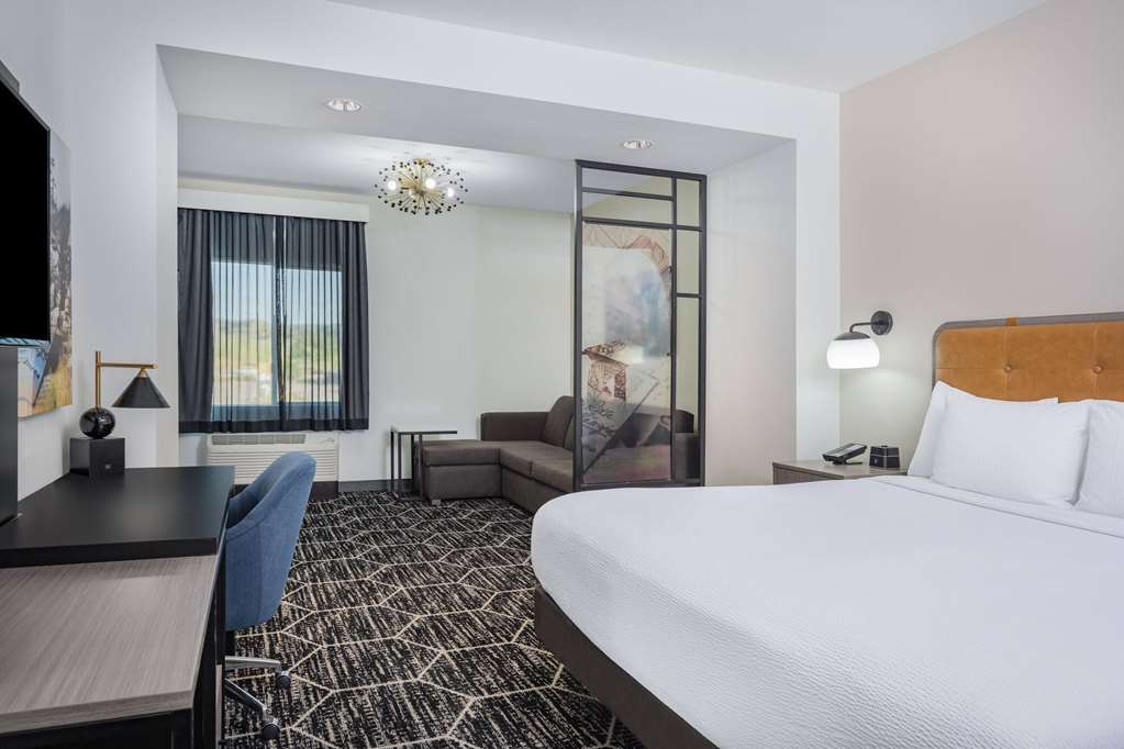 La Quinta Inn & Suites by Wyndham Yucaipa - photo 28