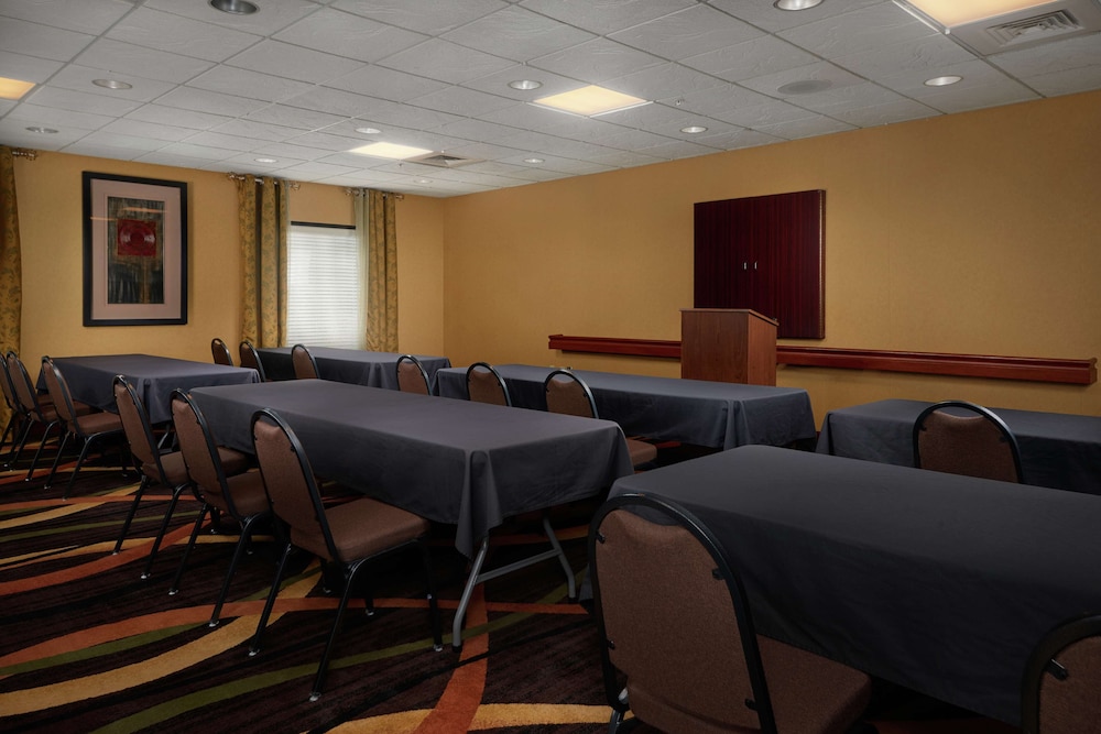 Hampton Inn Shrewsbury - photo 22