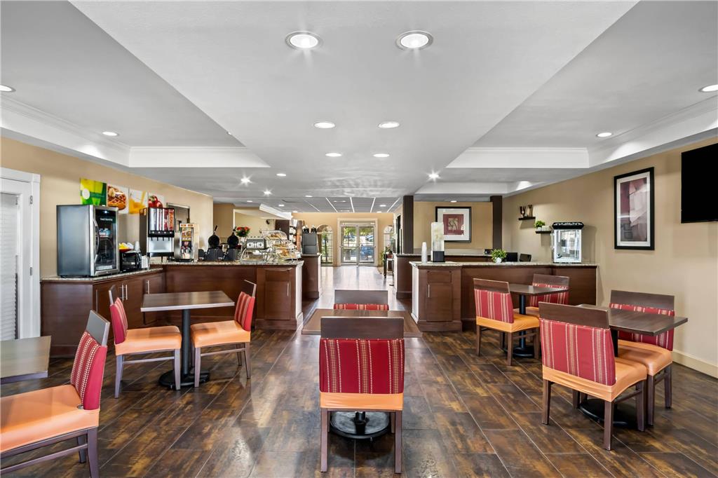 Quality Suites Irving Las Colinas - photo 32