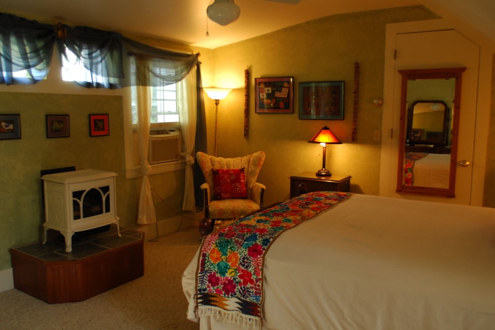 Admiral Peary Inn Bed & Breakfast - photo 6