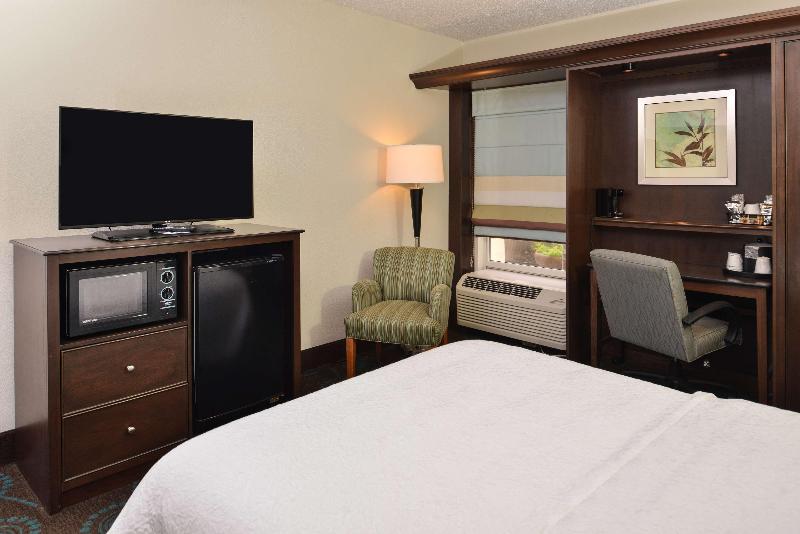 Hampton Inn & Suites Newport News - photo 69