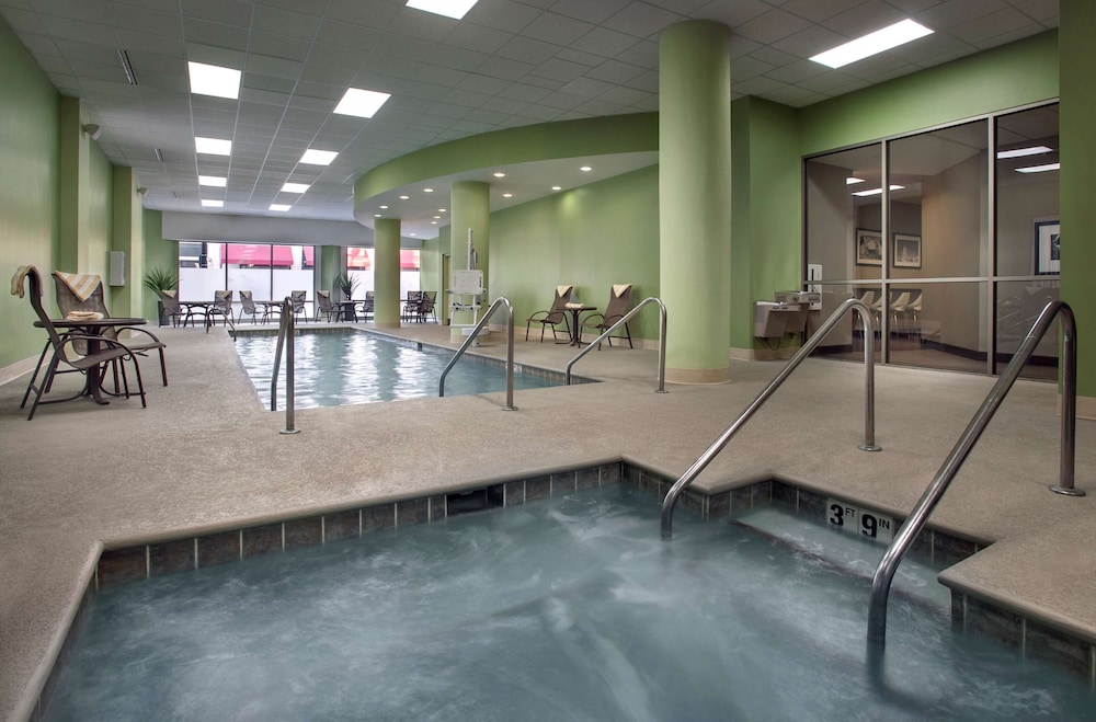 Hampton Inn & Suites Milwaukee Downtown - photo 36