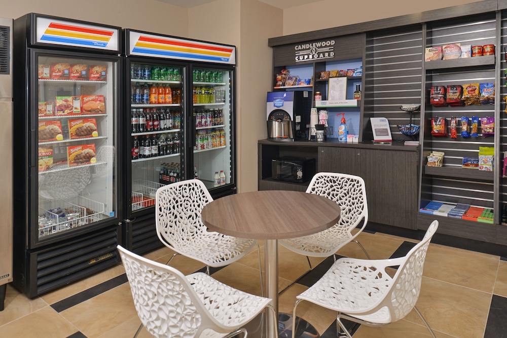 Candlewood Suites Kenedy by IHG - photo 24