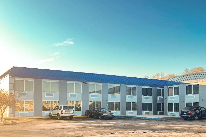 Days Inn by Wyndham Muskegon - photo 3