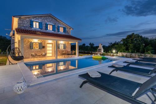 Villa Leana a beautiful stone villa in a tranquil location — 4-Star Luxury Hotel in Rasa, Croatia
