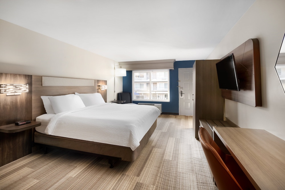 Holiday Inn Express Simi Valley by IHG - photo 18