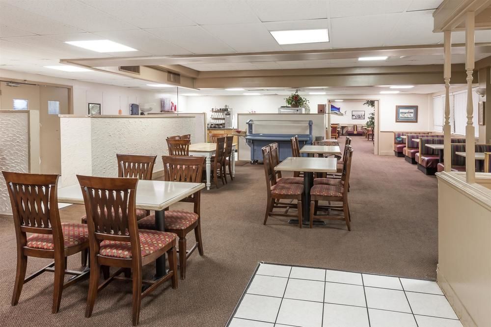Ramada Clinton - photo 13