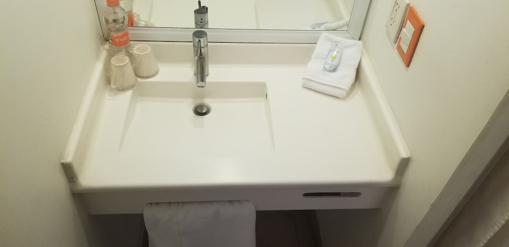 Bathroom sink
