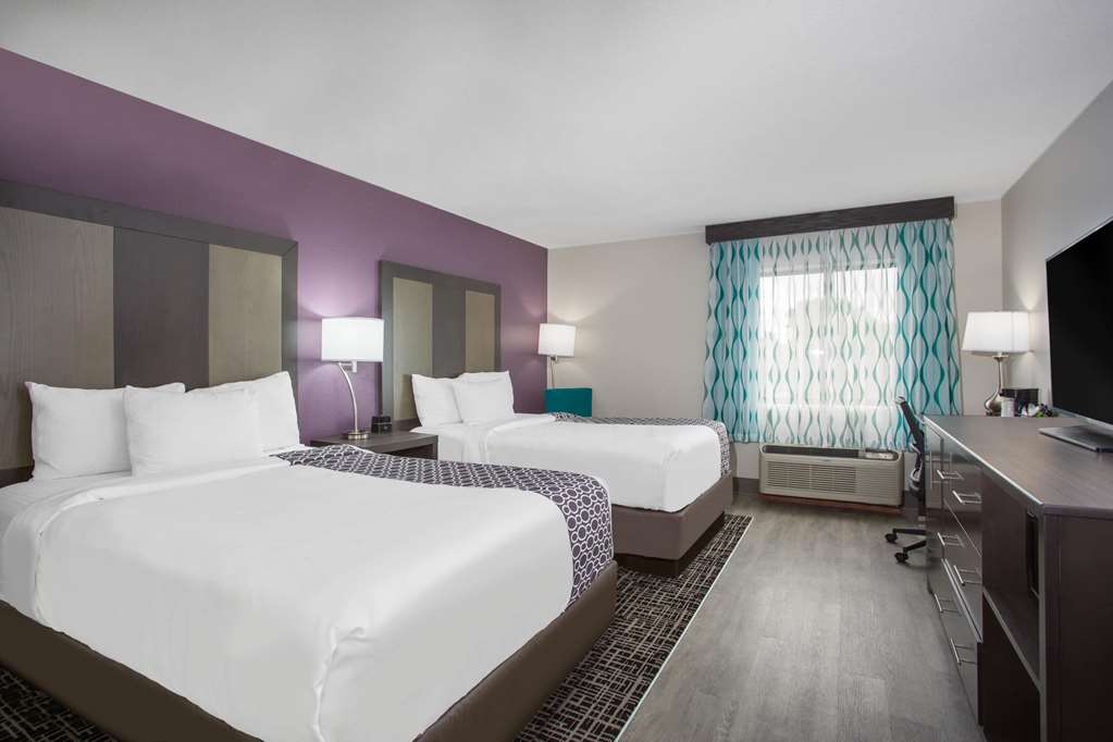 La Quinta Inn & Suites by Wyndham Roanoke Salem - photo 23