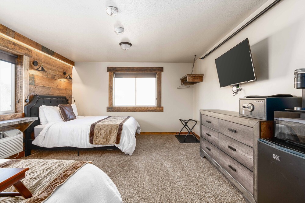 The Adventure Inn Yellowstone - photo 11