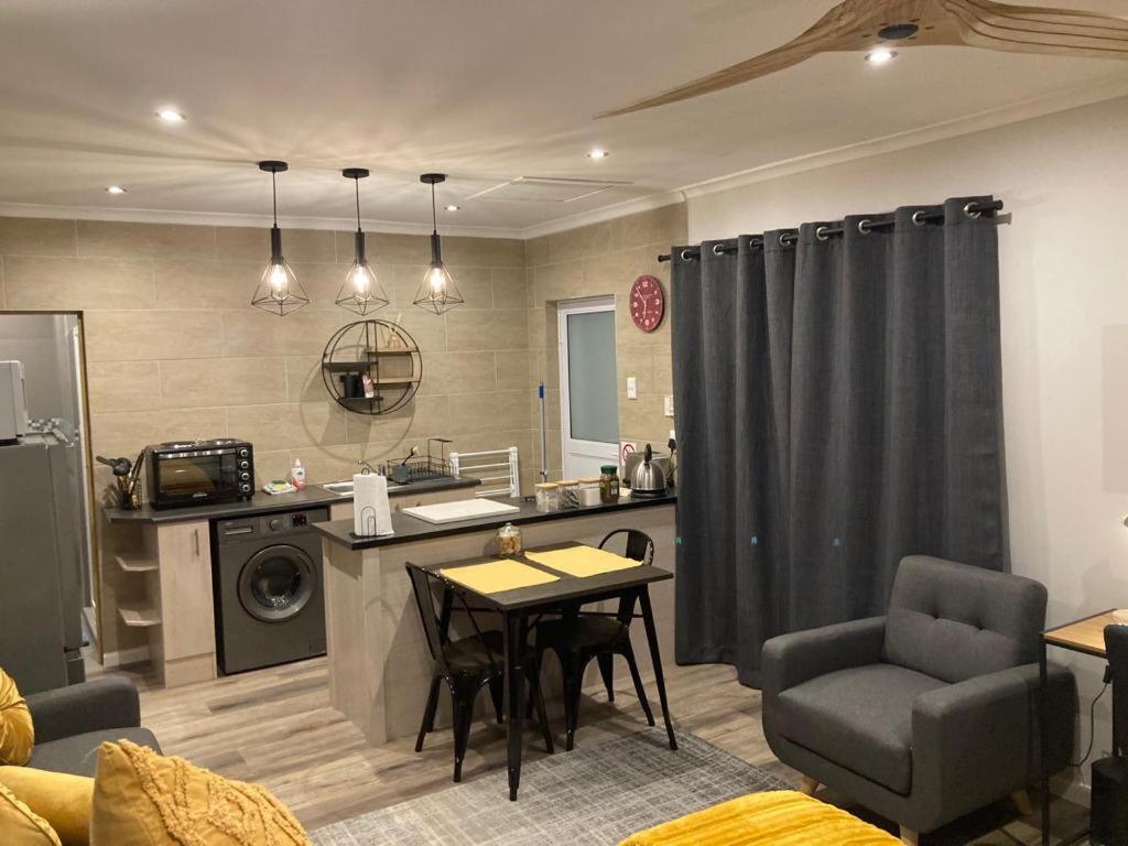 Leafy Retreat Kenridge Trendy