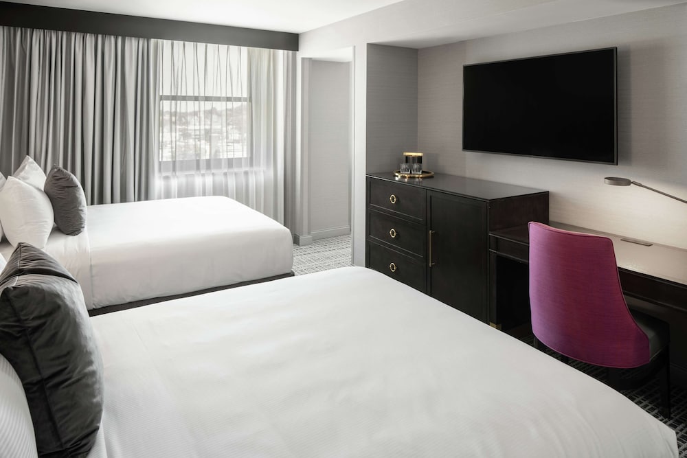 The Axis Moline Hotel Tapestry Collection by Hilton - photo 10