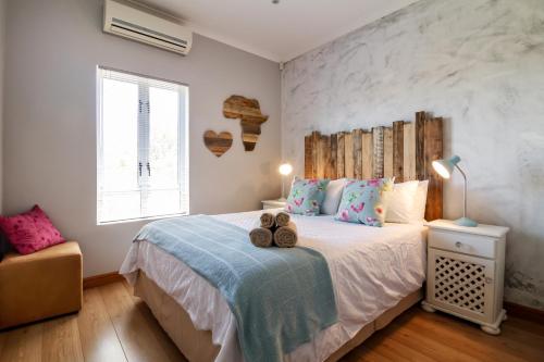 Modern Shabby Chic Apartment — 4-Star Luxury Hotel in Cape Town, South Africa