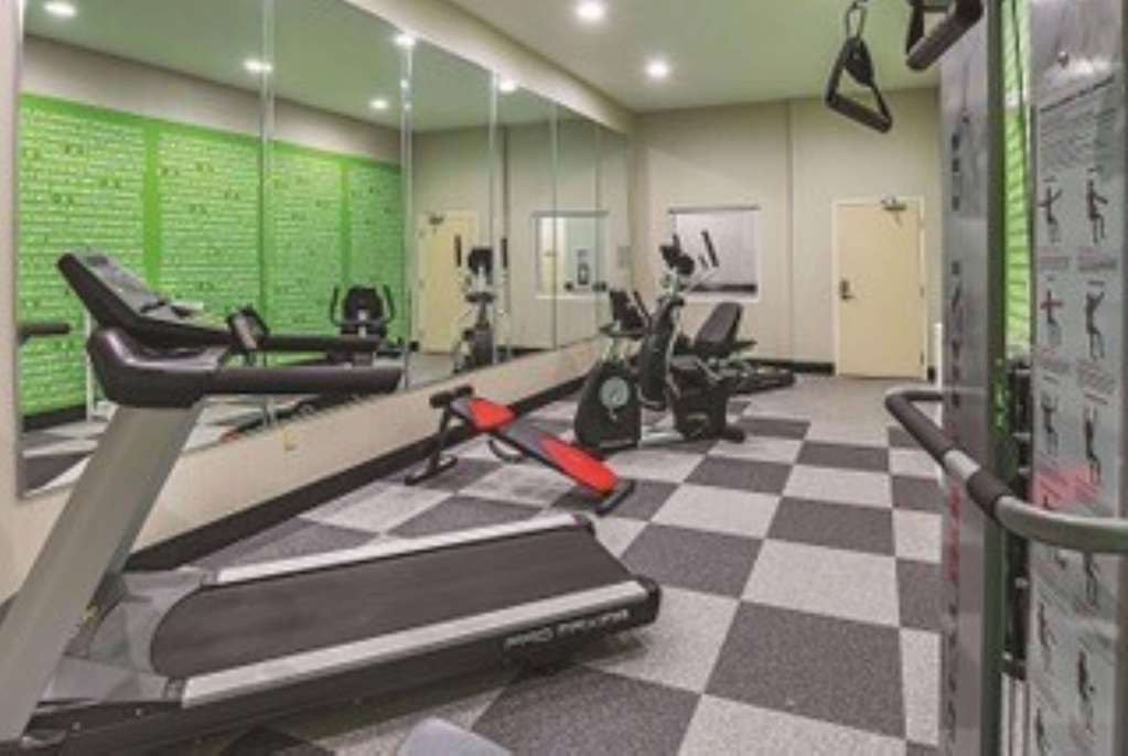 La Quinta Inn & Suites by Wyndham Ft. Worth Forest Hill TX - photo 7