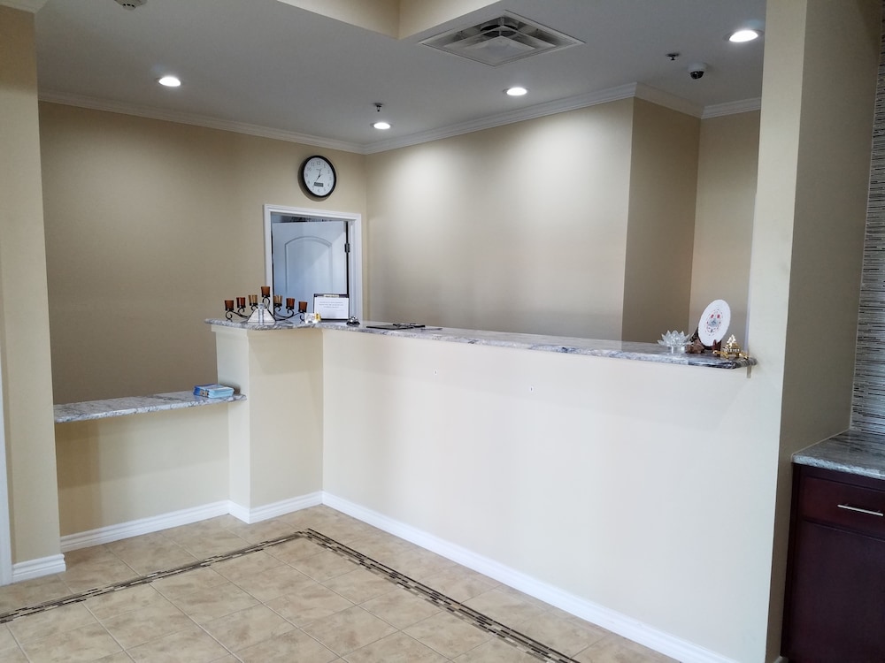 Luxury Inn & RV Park - photo 3