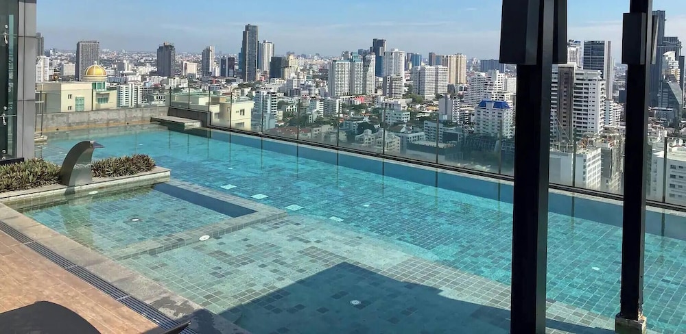 Free Airport Pick Up Rooftop Pool Jacuzzi Gym BTS Emqartier Shopping Mall