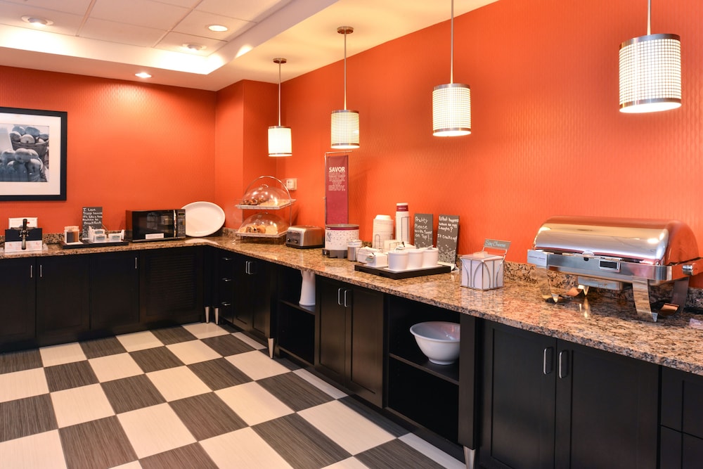 Hampton Inn & Suites Albuquerque Coors Road - photo 34