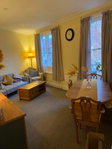 Whitchurch Shropshire Town duplex flat — 4-Star Luxury Hotel in Whitchurch, United Kingdom