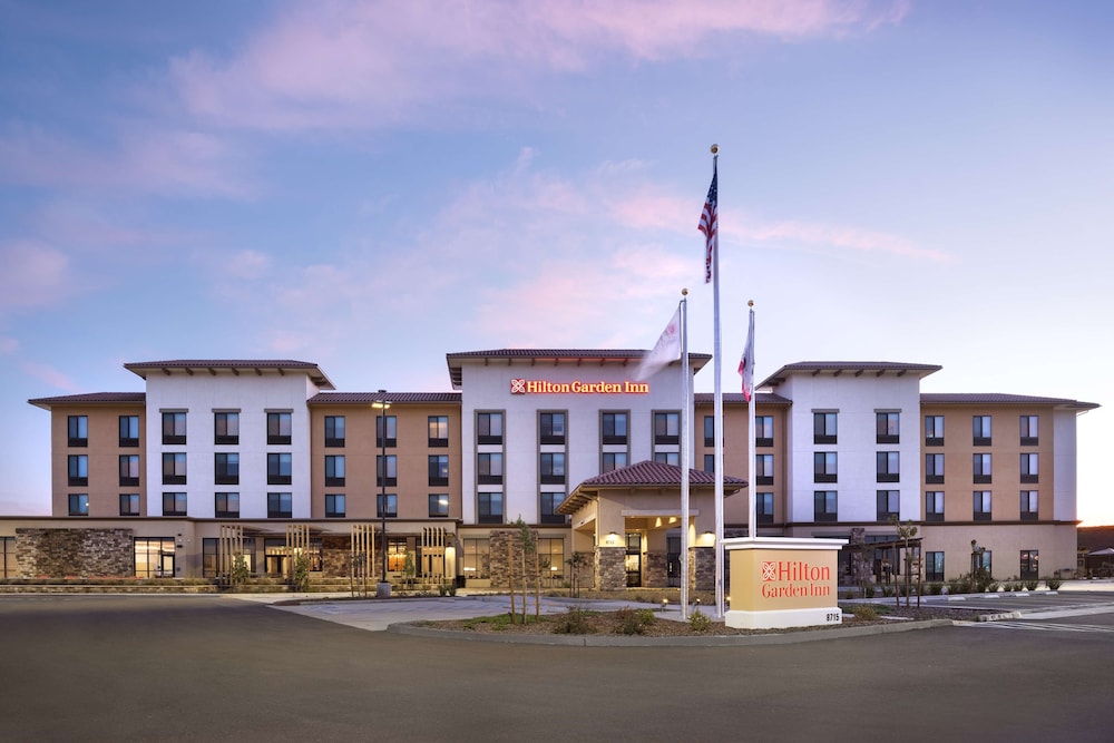 Hilton Garden Inn Visalia - photo 37