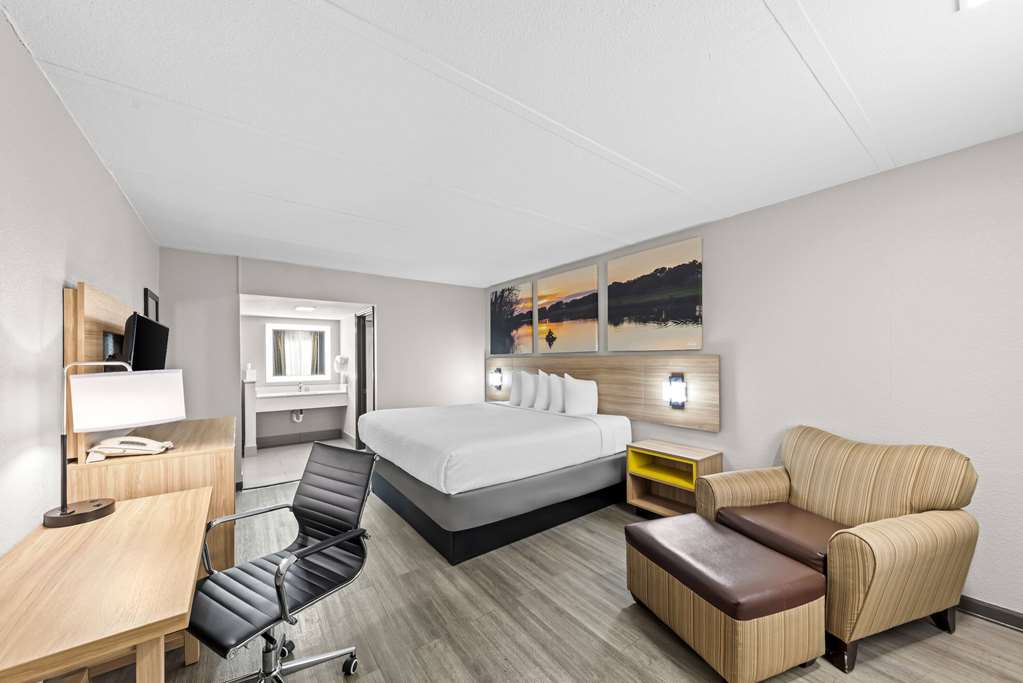 Days Inn by Wyndham Gainesville - photo 31