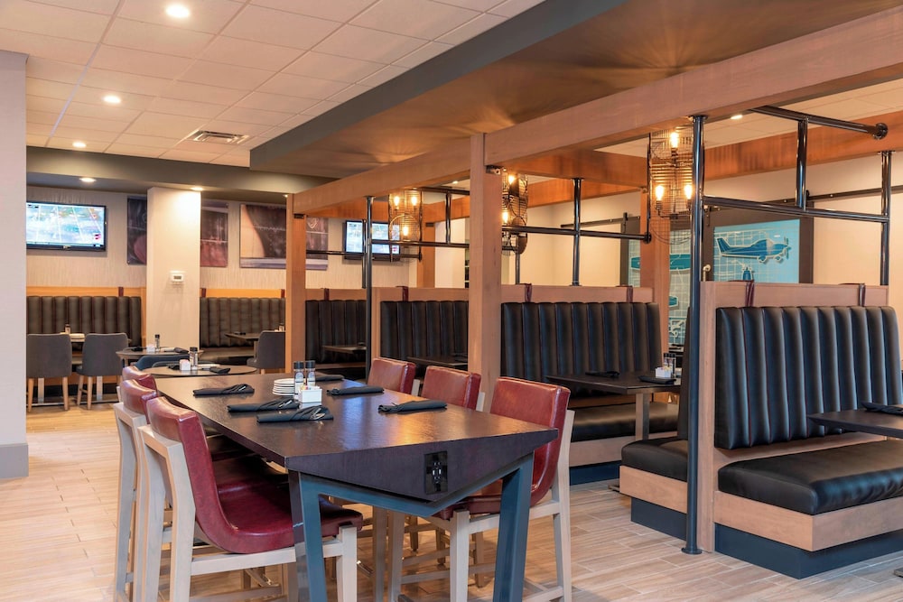 Delta Hotels by Marriott Kalamazoo Conference Center - photo 38