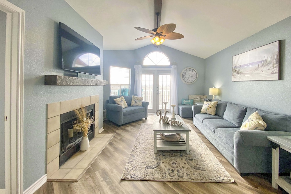 Resort style Corpus Christi Condo w Ocean View in Corpus Christi, United States